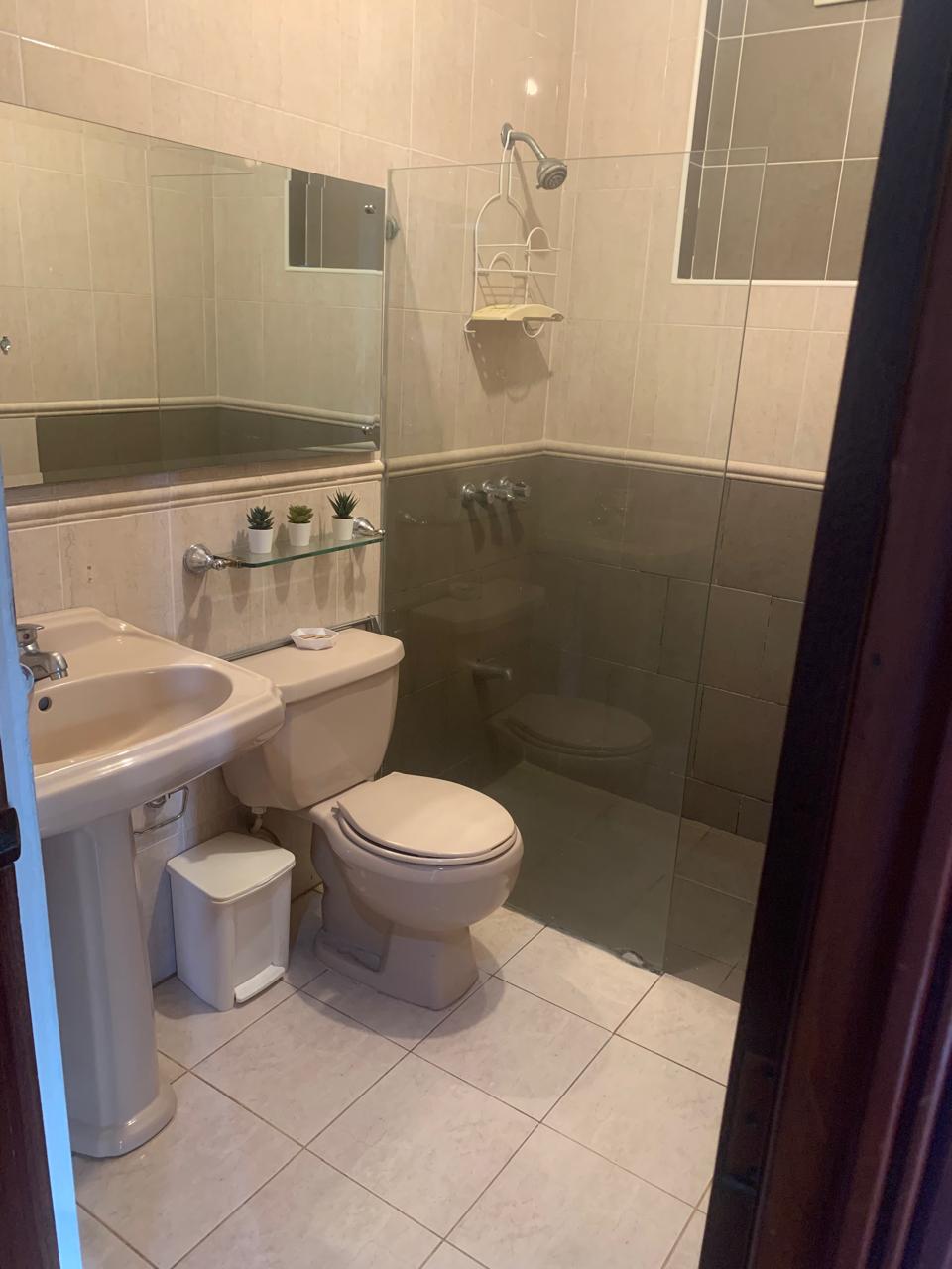 Residencia de Dos Niveles en Villa Olga, Santiago