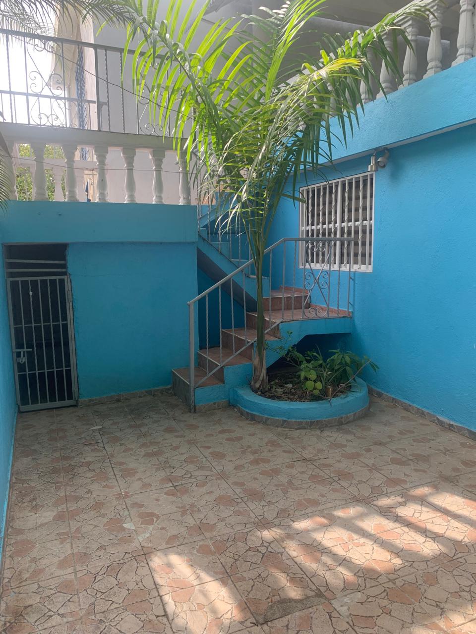 Residencia de Dos Niveles en Villa Olga, Santiago