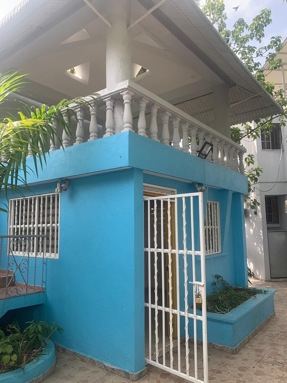 Residencia de Dos Niveles en Villa Olga, Santiago