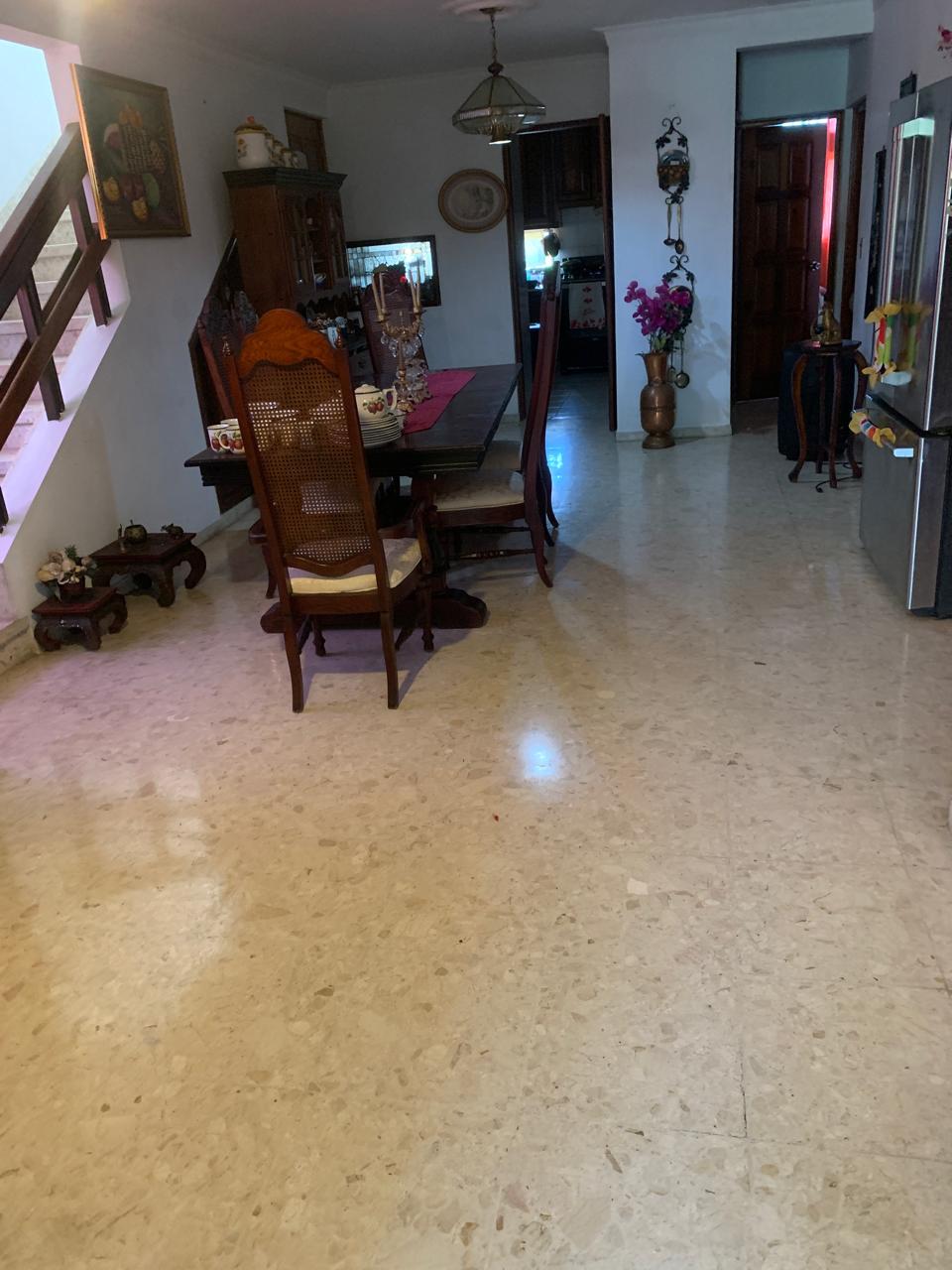 Amplia Residencia de Cuatro Niveles en Venta en Tierra Alta, Santiago