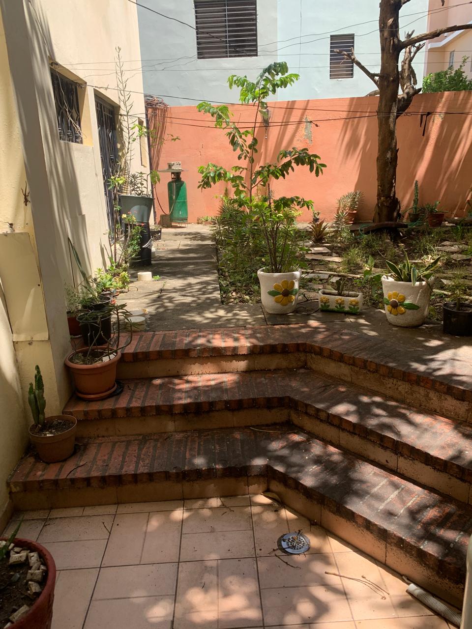 Amplia Residencia de Cuatro Niveles en Venta en Tierra Alta, Santiago