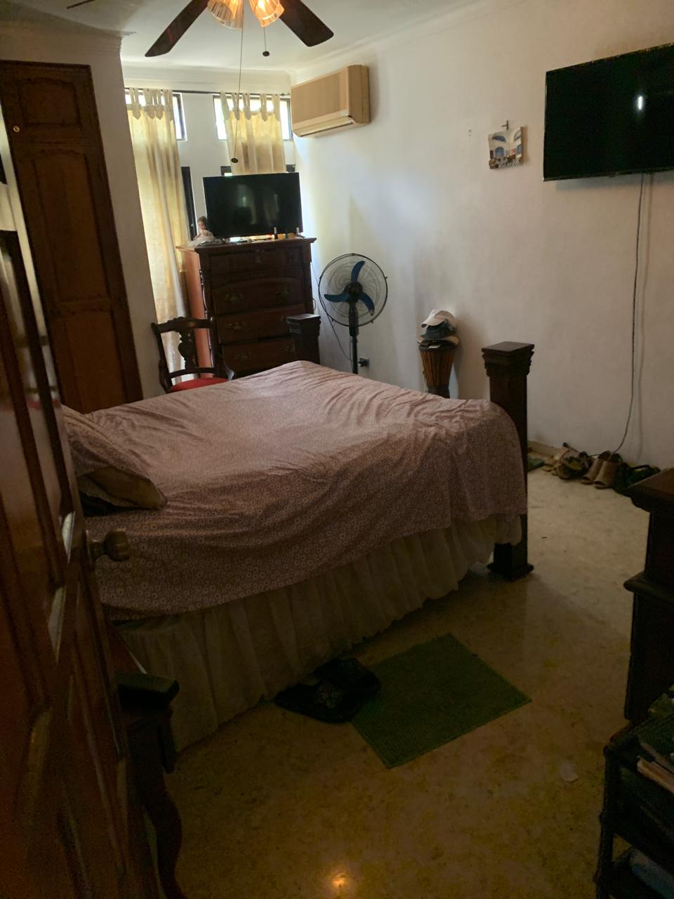 Amplia Residencia de Cuatro Niveles en Venta en Tierra Alta, Santiago